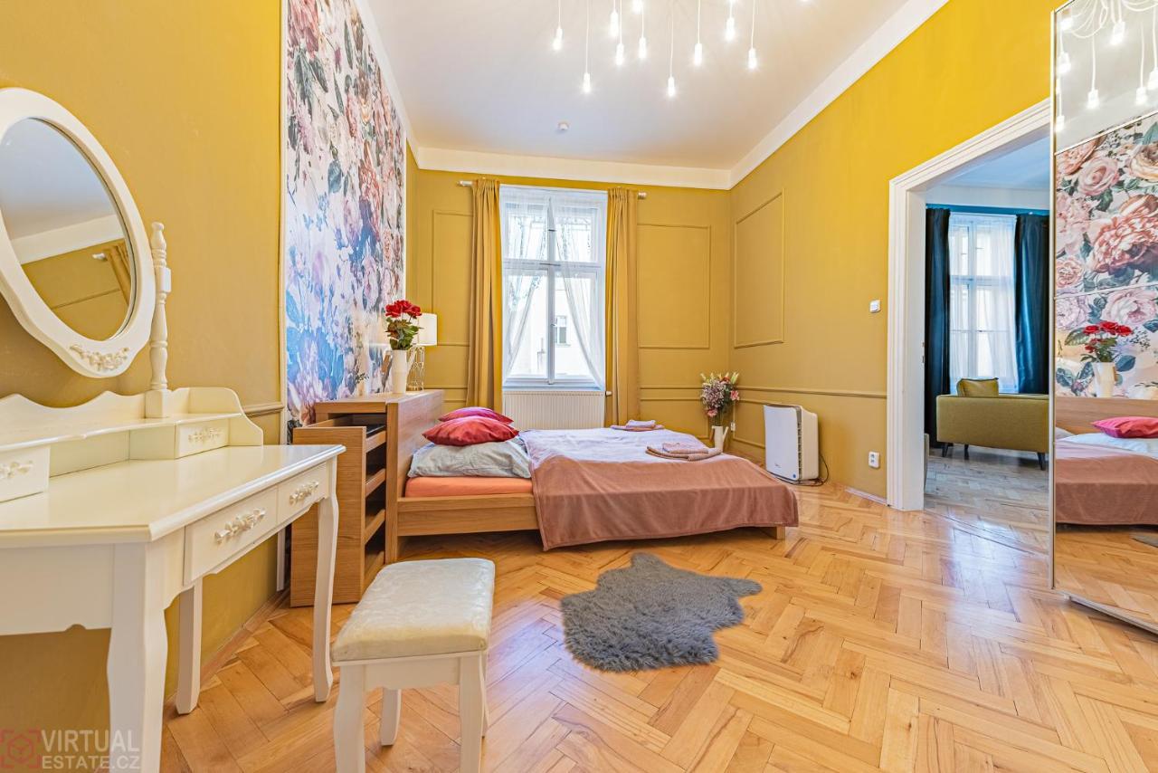 Colorful Wenceslas Square Apartment Prag Eksteriør billede