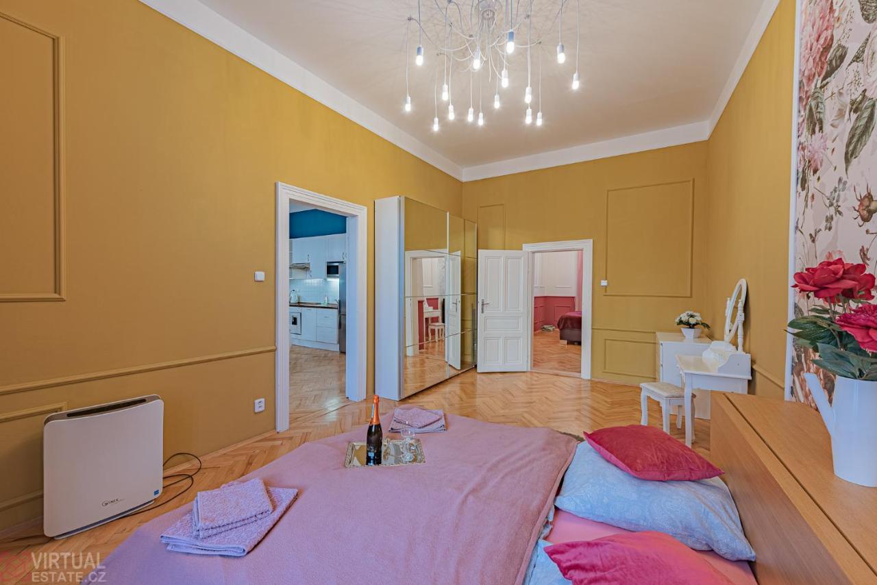 Colorful Wenceslas Square Apartment Prag Eksteriør billede