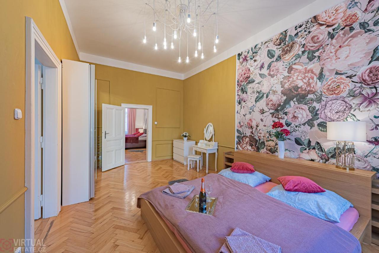 Colorful Wenceslas Square Apartment Prag Eksteriør billede