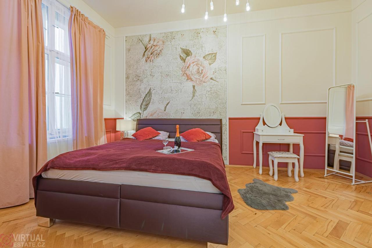 Colorful Wenceslas Square Apartment Prag Eksteriør billede
