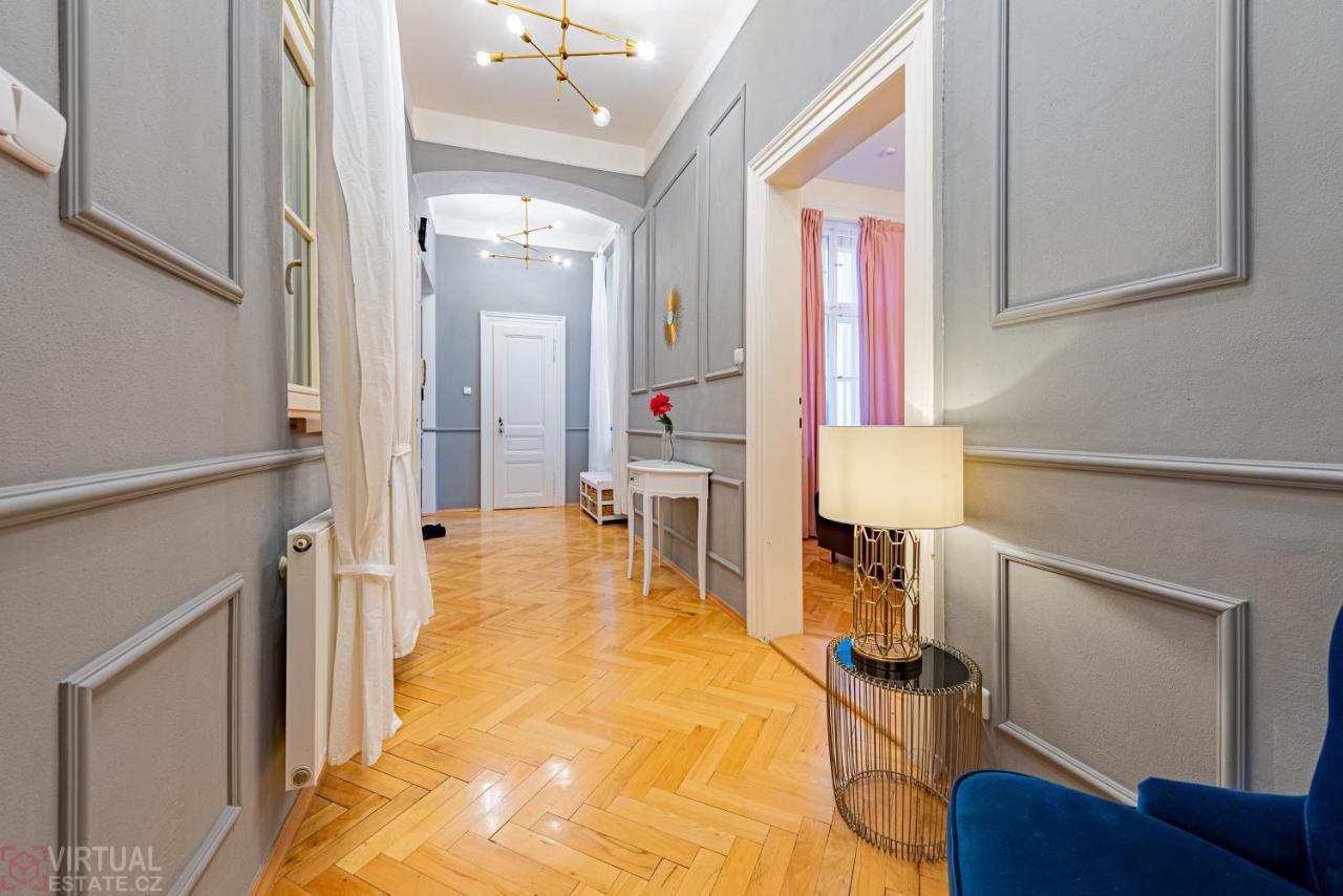 Colorful Wenceslas Square Apartment Prag Eksteriør billede